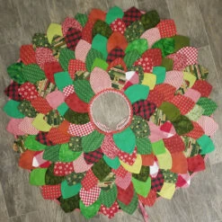 Petal Pop Tree Skirt Pattern 5 Petal Pop Tree Skirt Pattern -Clover Outlet Store petal pop tree skirt pattern sbq04 sugar bee quilts 311266